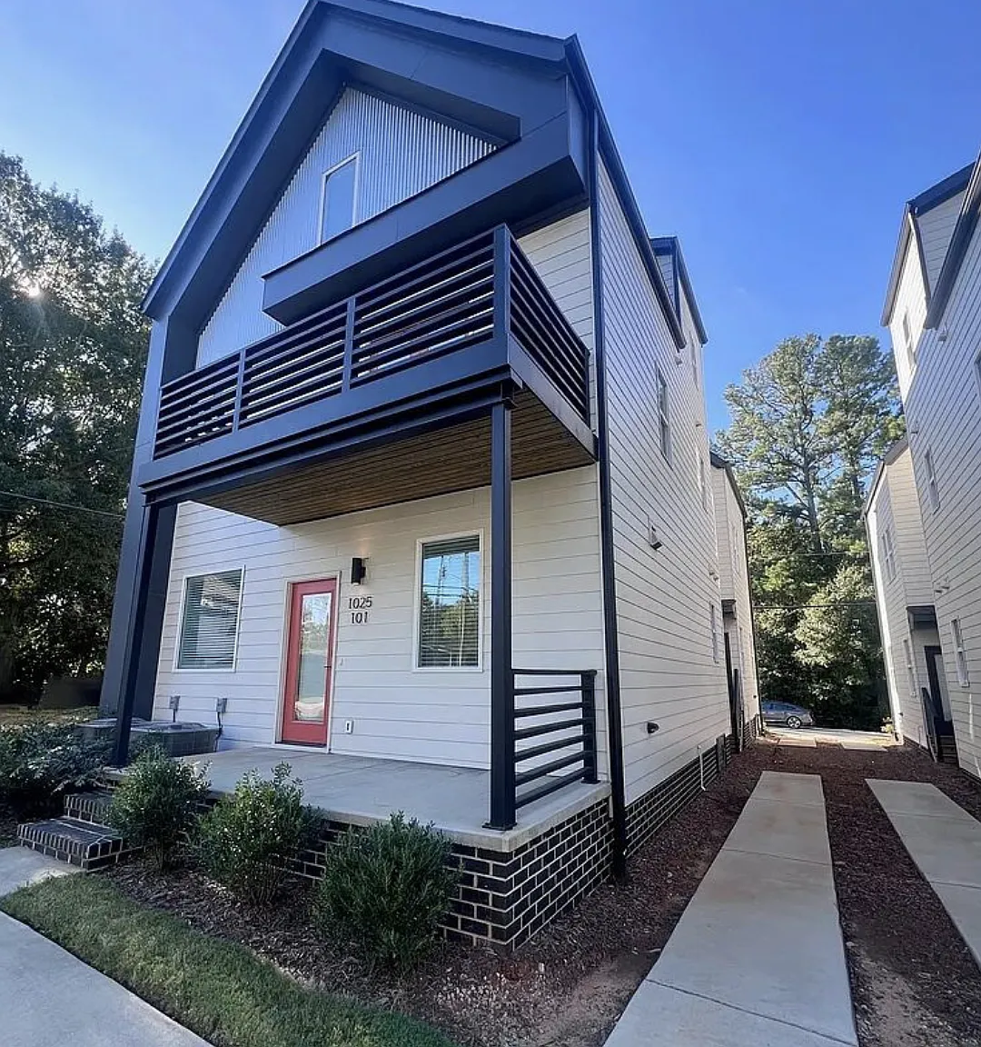 3 bed, 3.5 bath, 1550 sqft, $2,300 — Photo 1