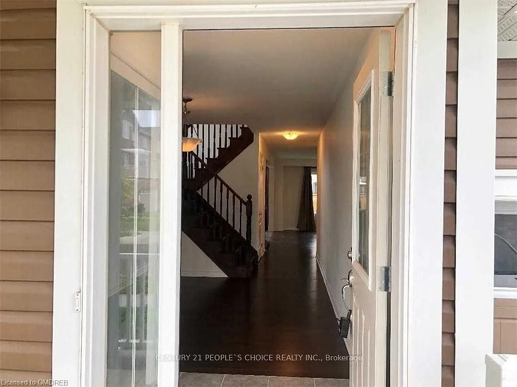 3 bed, $3,000 — Photo 2