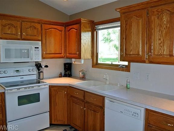 3rd image of 3722 Russell Dr