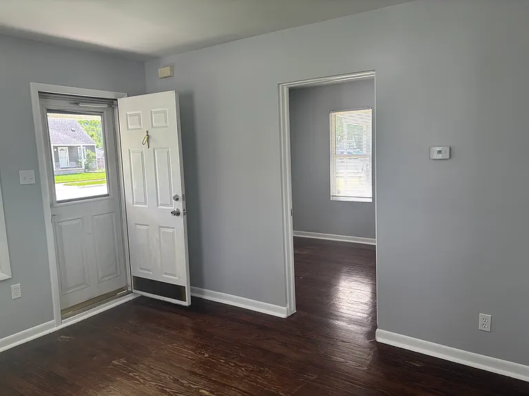 22441 Ridgeway St — Photo 11