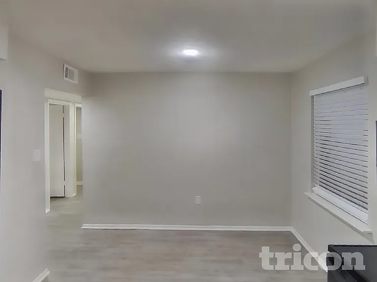 3221 Edgebrook Dr — Photo 5