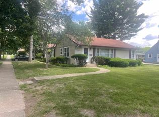 1025 Winthrop Ln, Rockford, IL 61107