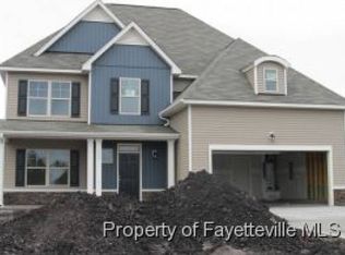 424 Rossendale Dr, Hope Mills, NC 28348