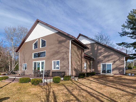 2nd image of 919 Lake Dr NE