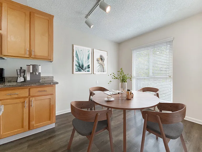 Pleasanton Glen Apartments — Photo 7