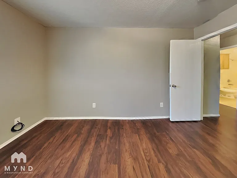 327 W Little Creek Rd — Photo 16
