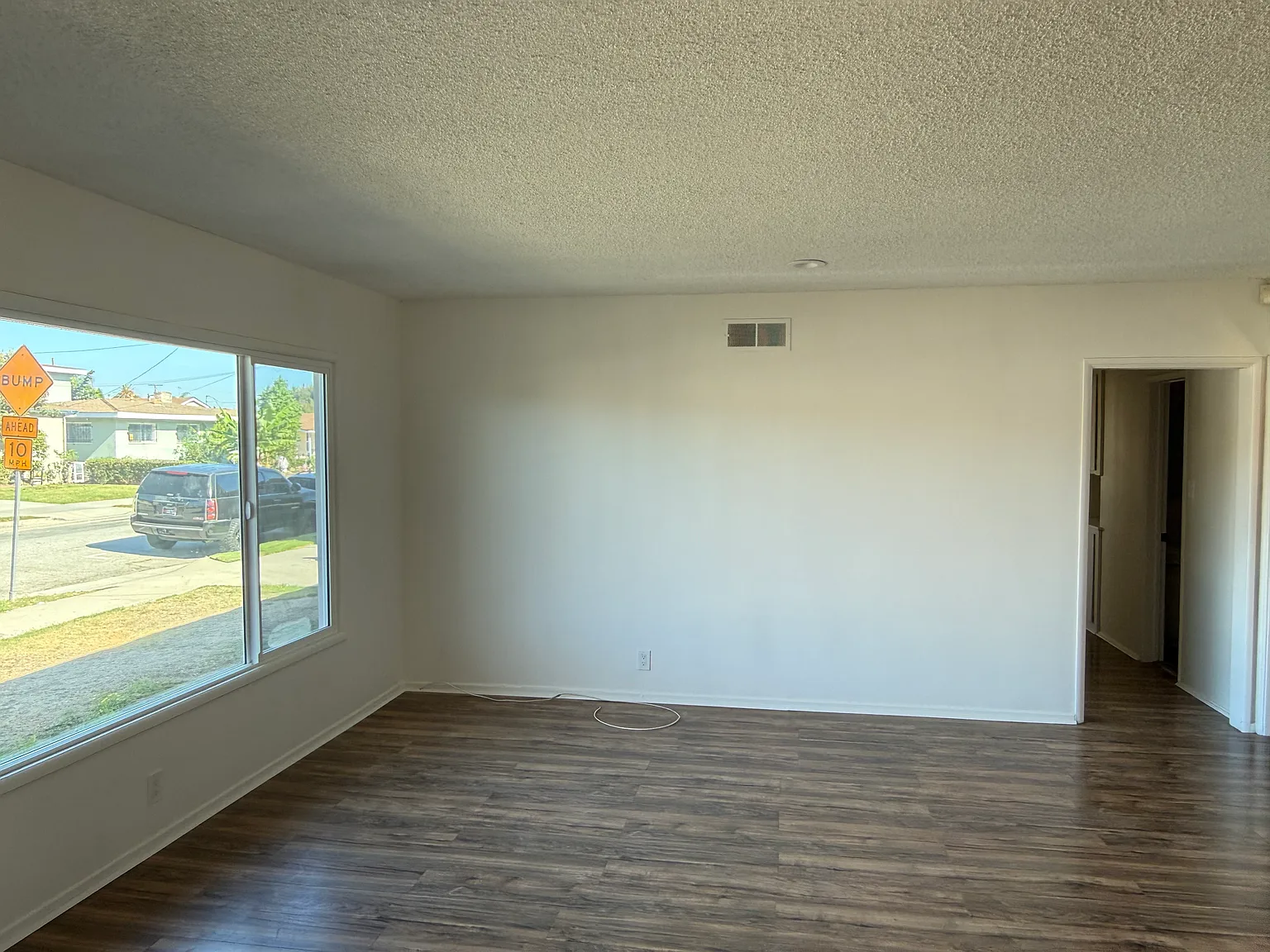 3 bed, 1250 sqft, $3,250 — Photo 2
