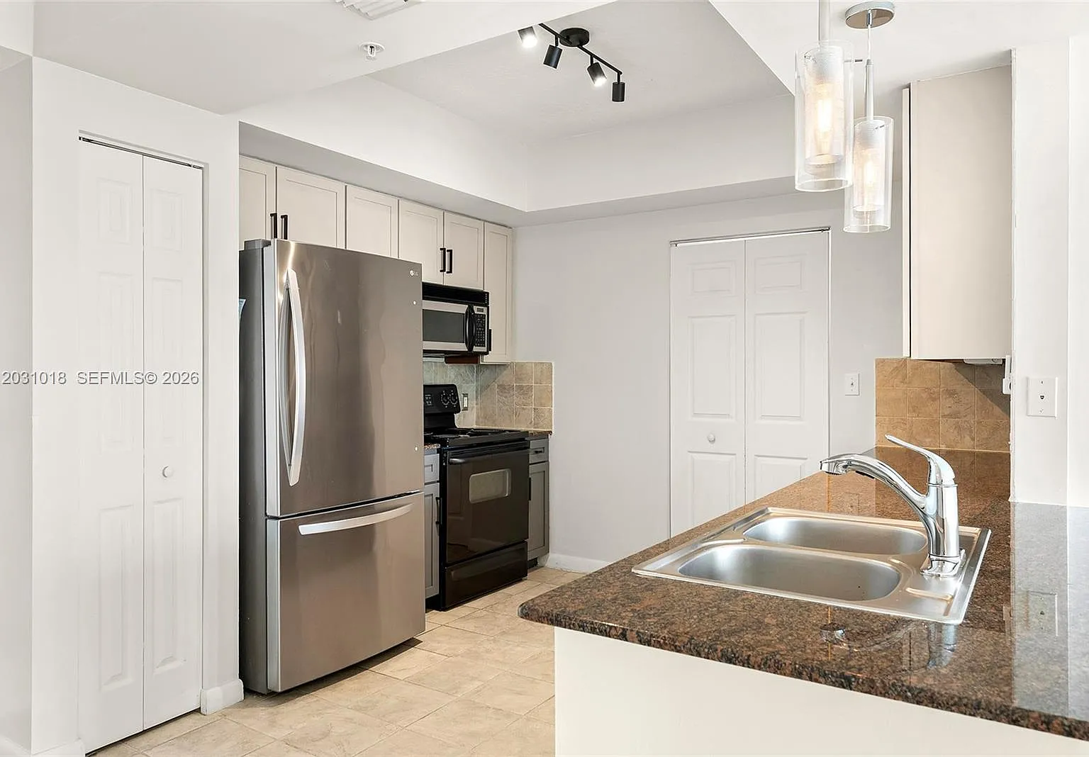 Cite Condo — Photo 2