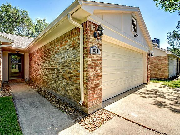 2nd image of 819 Sundance Valley Dr