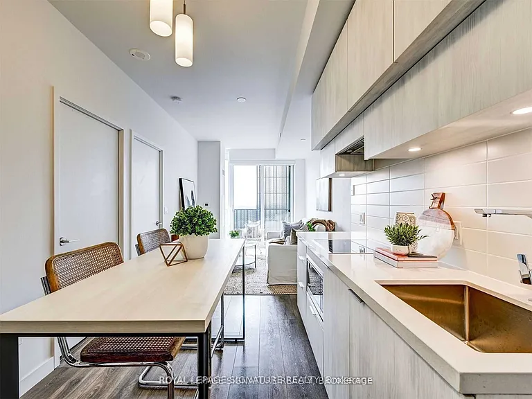 8 Eglinton Ave E #5303 — Photo 23