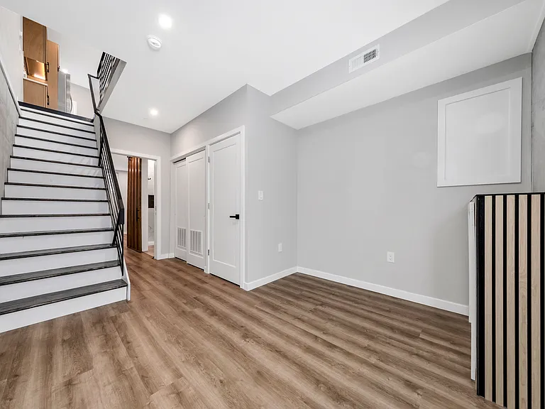 2637 W Sterner St — Photo 18