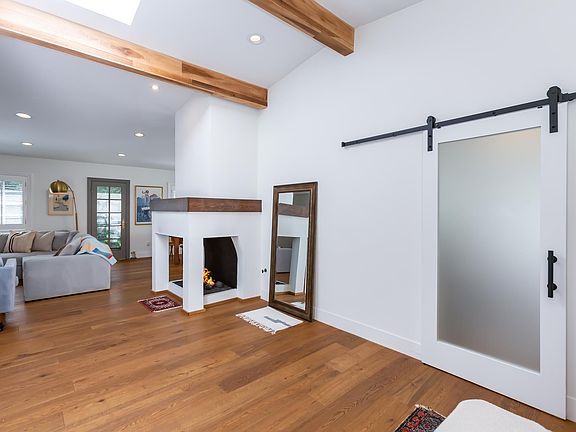 4th image of 6551 Mammoth Ave