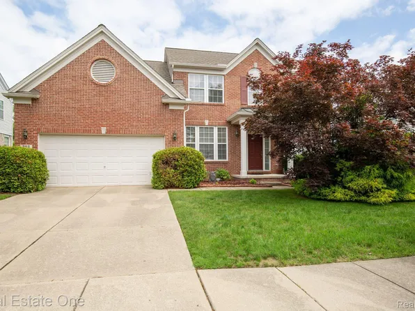 362 Thistle Ln, Troy, MI 48098