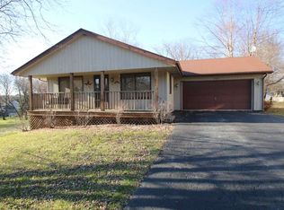 2200 Candlewick Dr SE, Poplar Grove, IL 61065