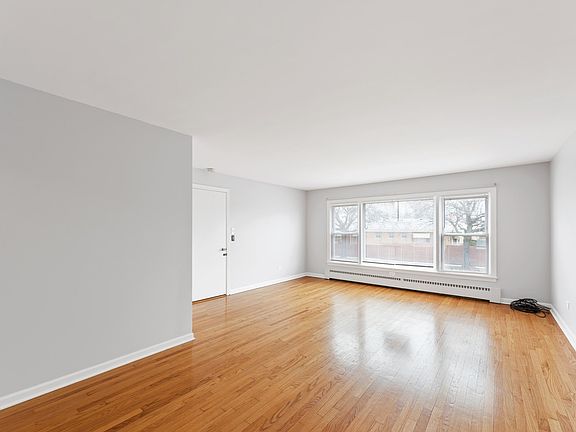 3rd image of 6532 N Harlem Ave