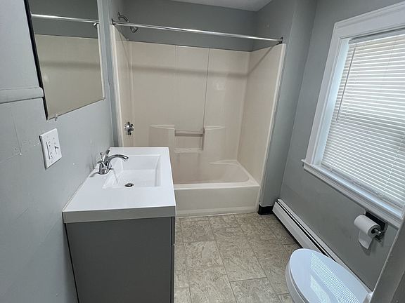 5th image of 172 Pine St