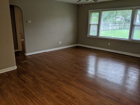 5th image of 12 W Sherry Dr