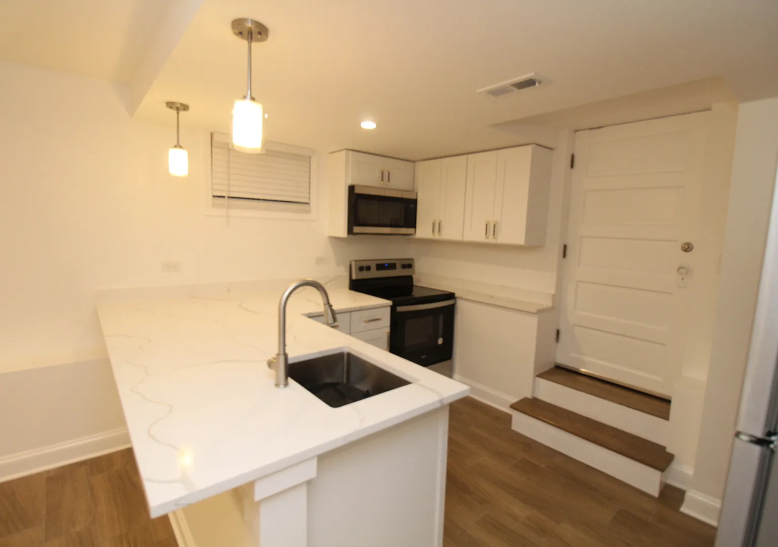 2 bed, 750 sqft, $1,695 — Photo 4
