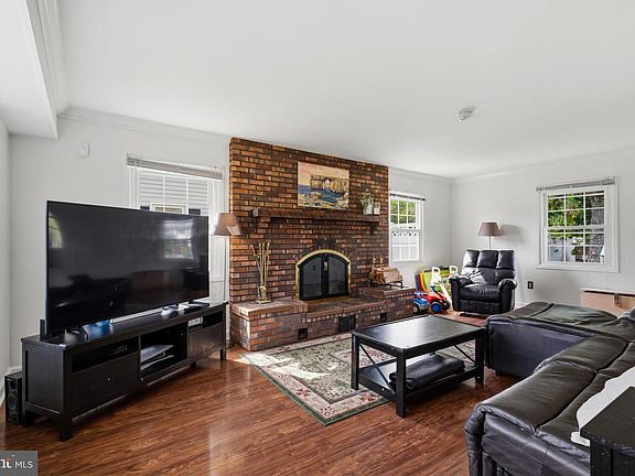 4th image of 12602 Killian Ln