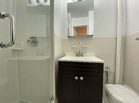 5th image of 349 E 78th St #1F