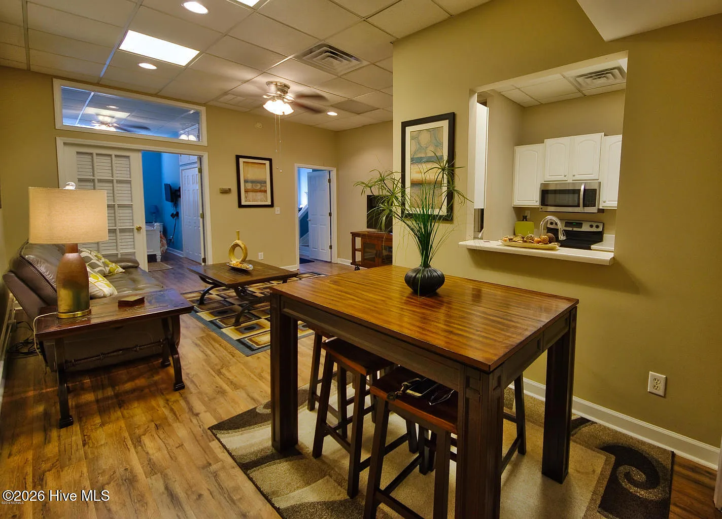 2 bed, 2.0 bath, 900 sqft, $2,200 — Photo 1