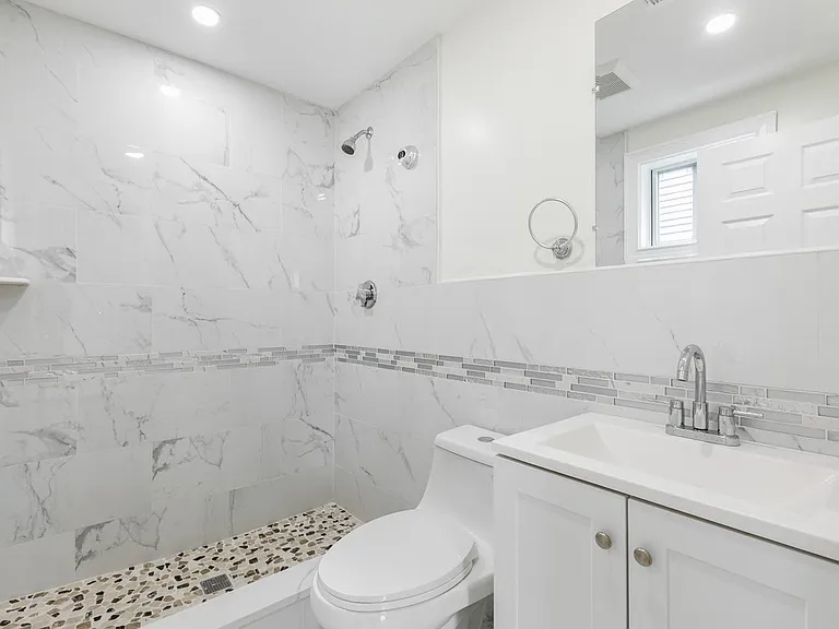 18 Baird St #2 — Photo 16