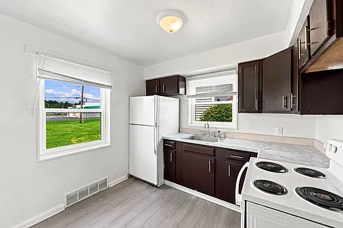 Colonial Manor Townhomes Photo 1