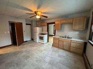 27 Maple St APT 1, Windsor, VT 05089