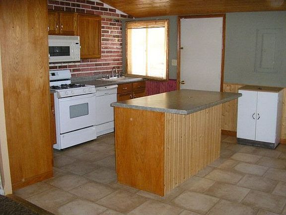 4th image of 2808 W North Front St
