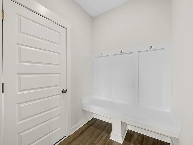 887 Bur Oak Ct — Photo 3