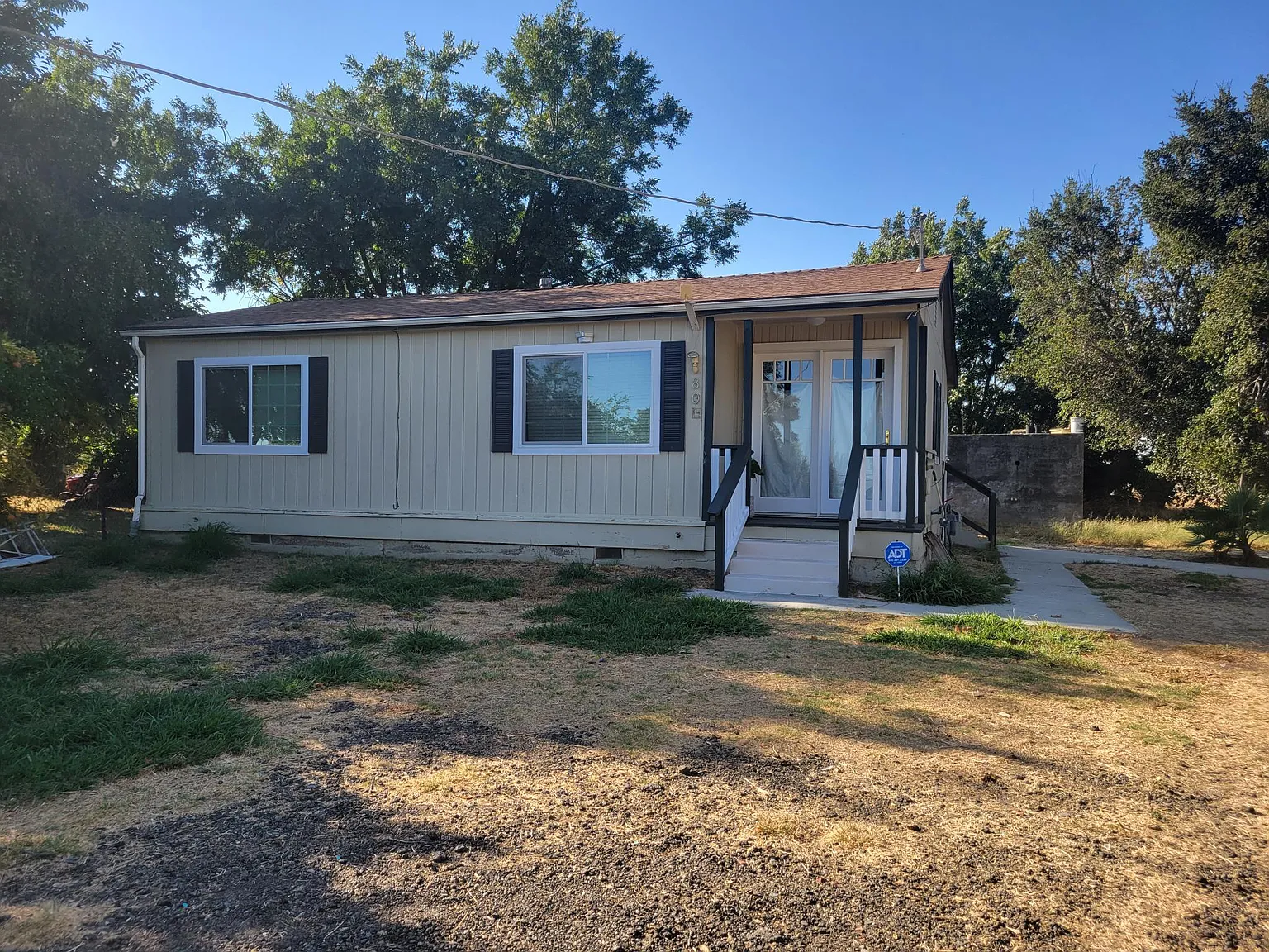 801 6th St photo 1