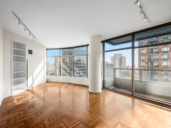 250 East 54th Street image 3 of 9