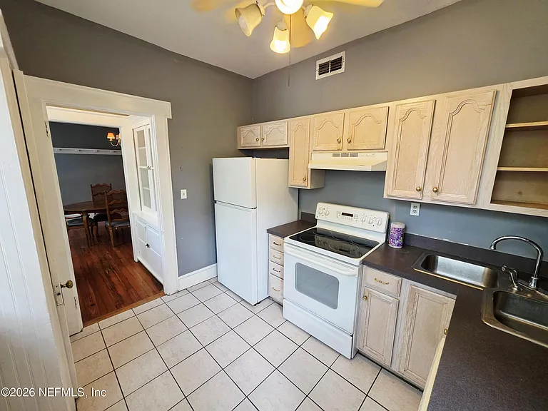 146 W 6th St — Photo 11