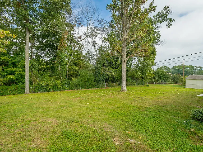 1403 Clearpoint Dr — Photo 46