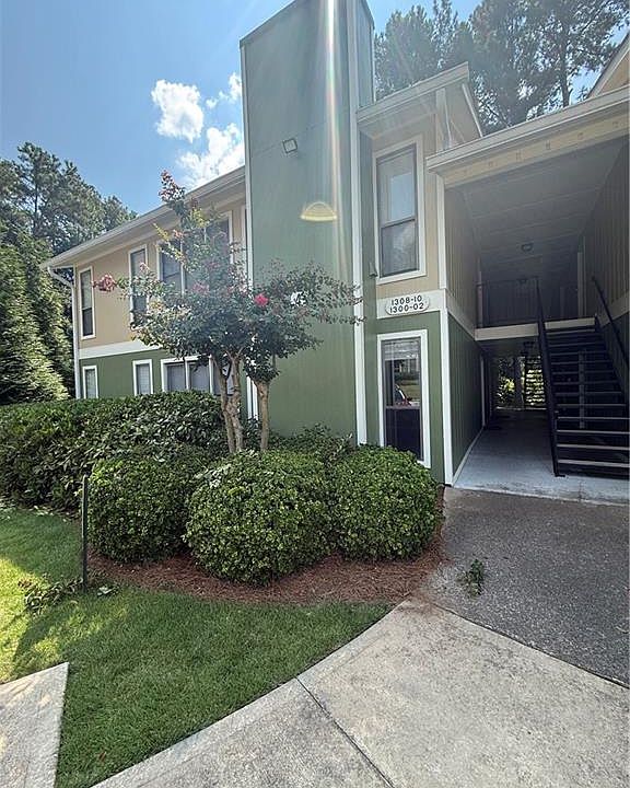 1st image of 1300 Branch Dr