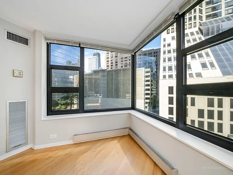 401 E Ontario St #409 — Photo 9