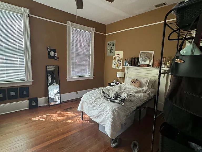 216 E Henry St #B — Photo 11
