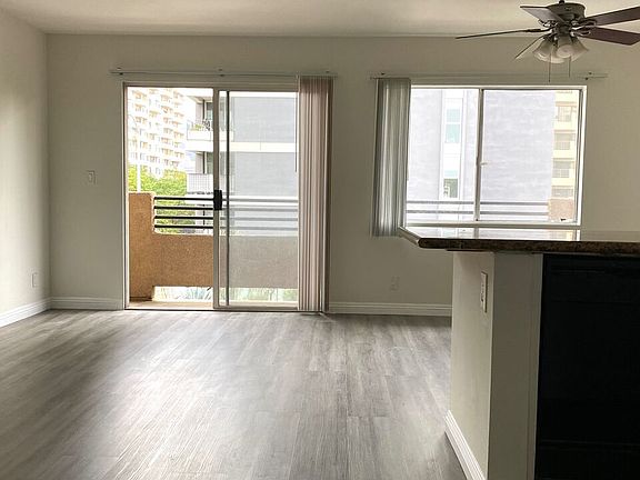 4th image of 701 S Kingsley Dr #201