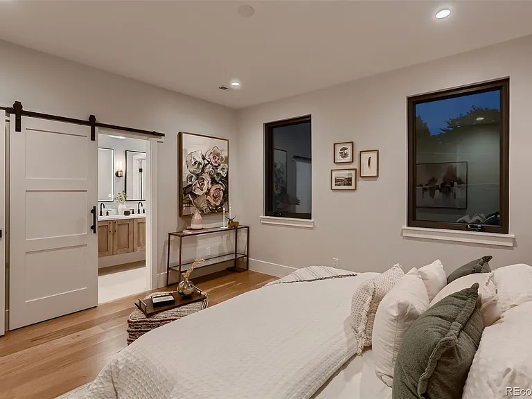 340 Jackson St — Photo 11