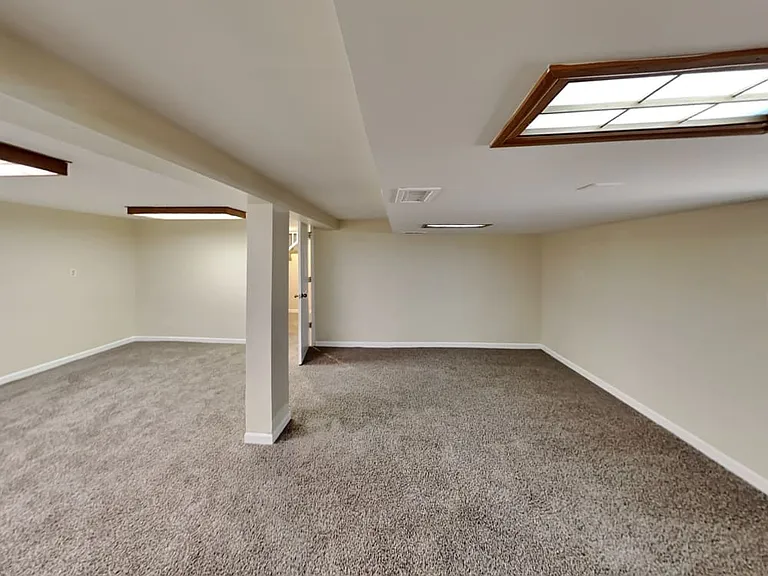 2831 N Austin Ave — Photo 9