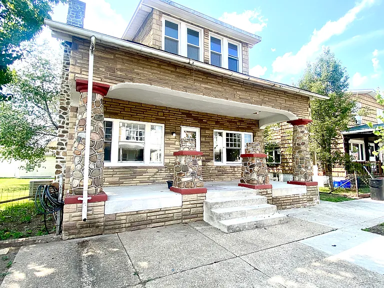 2 Green Ave — Photo 2