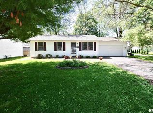 110 E Spruce St, Chatham, IL 62629