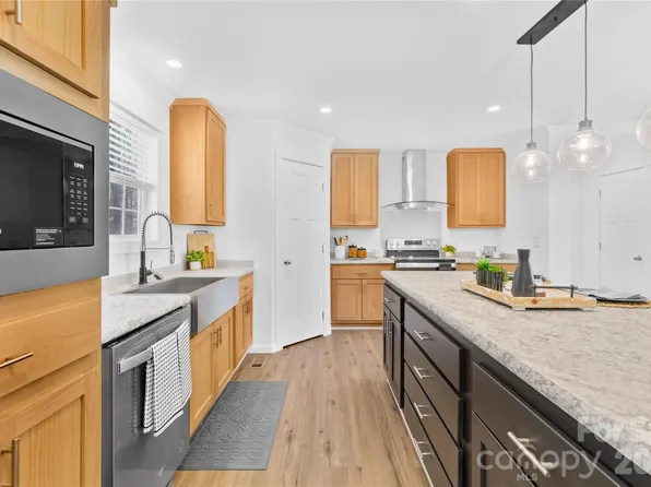 7822 Stillwater Dr, Sherrills Ford, NC 28673
