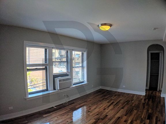 4th image of 550 W Arlington Pl #550312