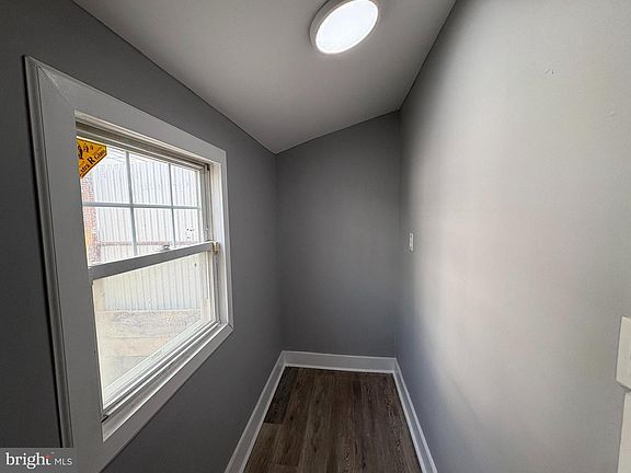 5th image of 3460 Joyce St