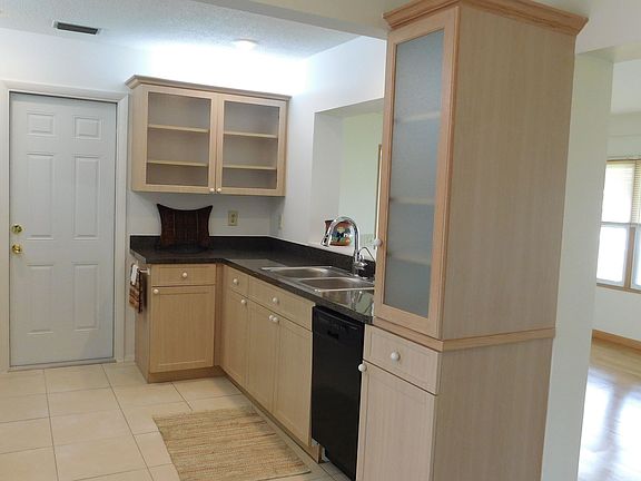 4th image of 4480 Mainlands Blvd W
