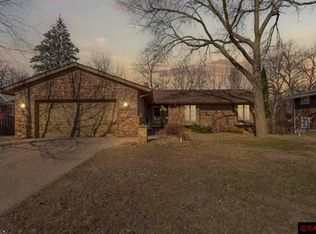 1589 Sherwood Dr, North Mankato, MN 56003