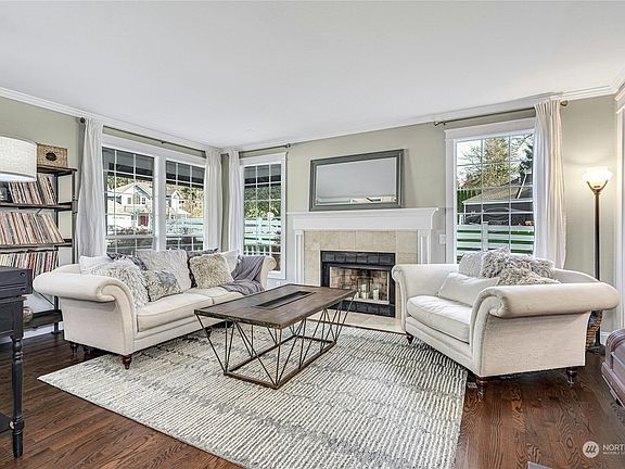 3rd image of 20329 191ST Avenue