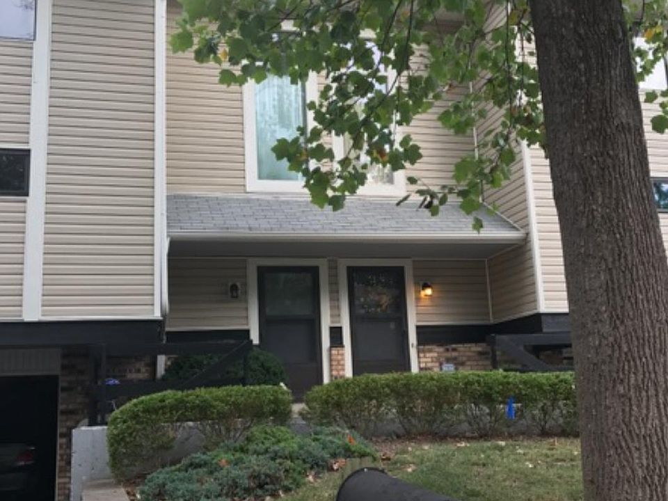 1st image of 878 Lionsgate Dr