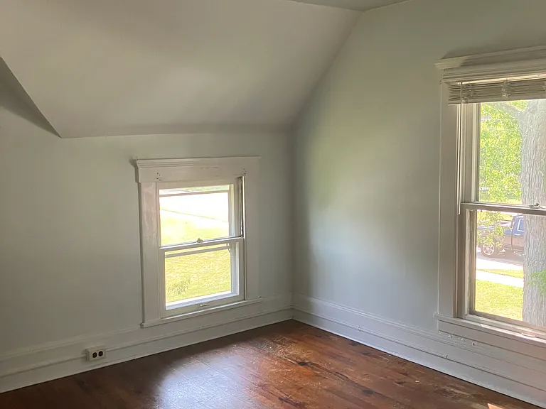 301 Bassett Rd — Photo 25